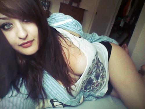 rebeccasbirds8's snapchat photo - porn, milf, horny