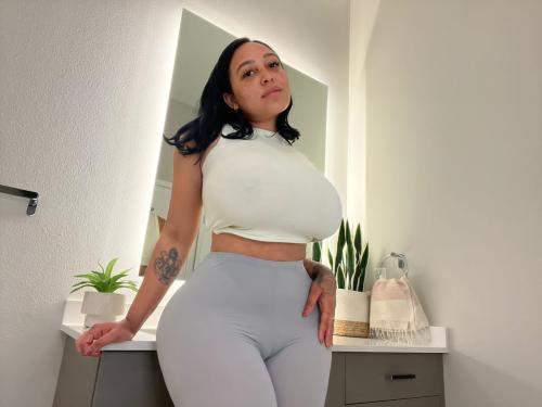 Am available for hook up message me on Snapchat @sophiacelene23
