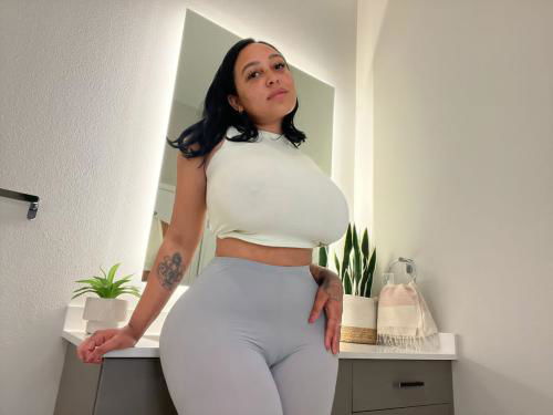 Am available for hook up message me on Snapchat @sophiacelene23