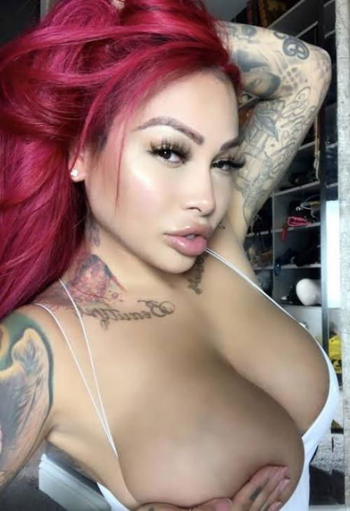 Available to hookup and sext make your self happy this weekend hit me on Snapchat ::: beauty_vic43
