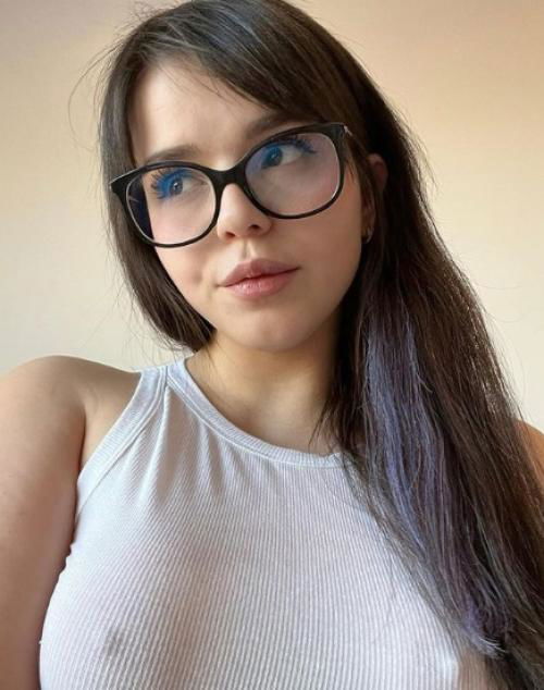 25 [F4M] I'm new to all of this hmu on snap naomihere08