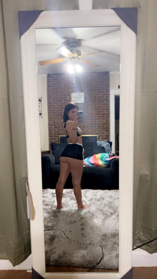 I'm a classified hookup, add me on telegram for meetup, video cam,sex chat and nude content @mandelatr1