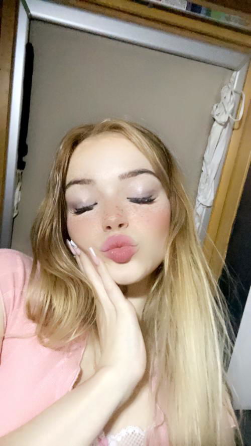 I like  sexting darty talk and moan if you want cum with me just tell me ( emilyg2992)