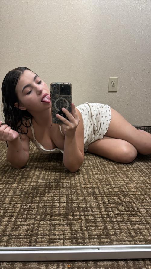 ashley646576's snapchat photo - pussy, sexy, dirty