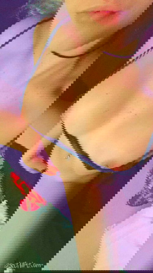 i am very hot and horny now
