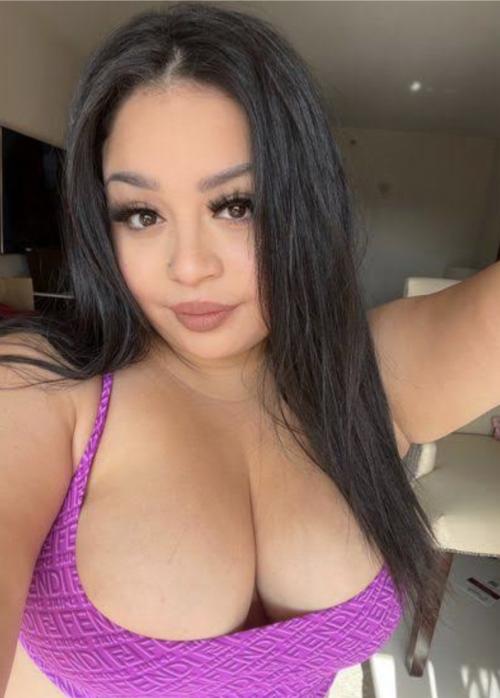 I’m down to fuck and get nasty sometimes .. hmu on Snapchat if you’re interested: diana_charlo103