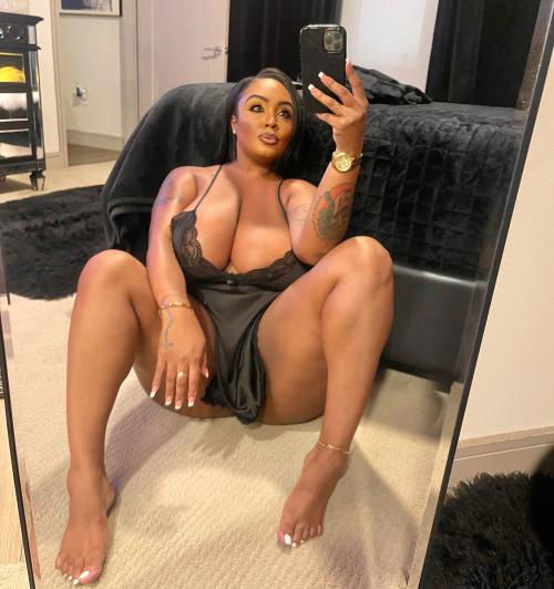 I’m horny 🥹💦, available for fun 🤩 and female escort 🥵💦🍆. Snapchat: meerah3482