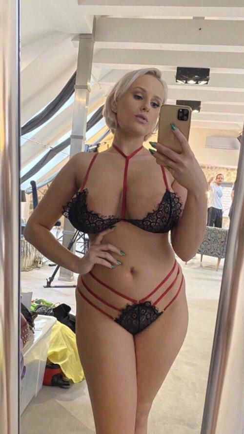 I’m here for a hook up and I do incall and outcall you can text me my number +13868454465