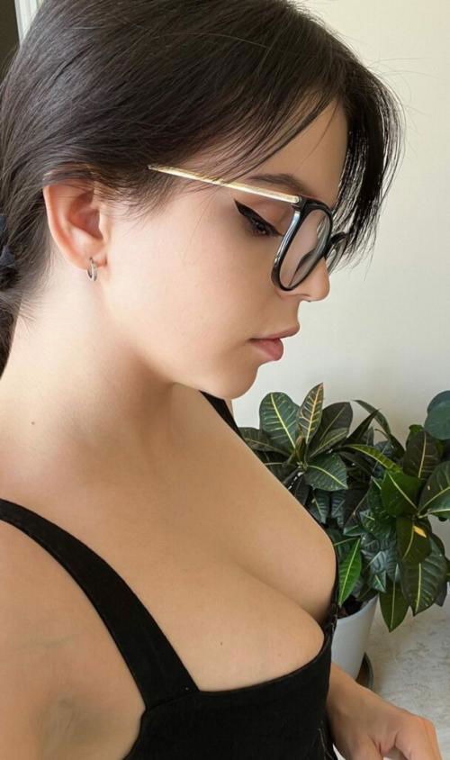 25 [F4M] I'm new to all of this hmu on snap Hartley00