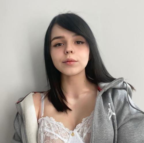 25 [F4M] I'm new to all of this hmu on snap cserenity0511