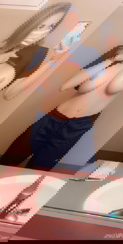  wanna sext add my snap : @elvinrose5