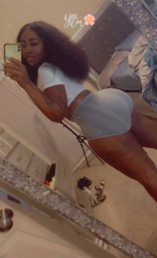 Hi, I charge for roleplay fun, Premiums and FaceTime service. No time wasters please.. snap: barbee_bee21