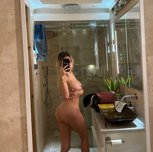 😭🥺😃I’m hot now and I want to share every inch of my body with you 😛😈hmu 🤙 on kik @sophiajos21