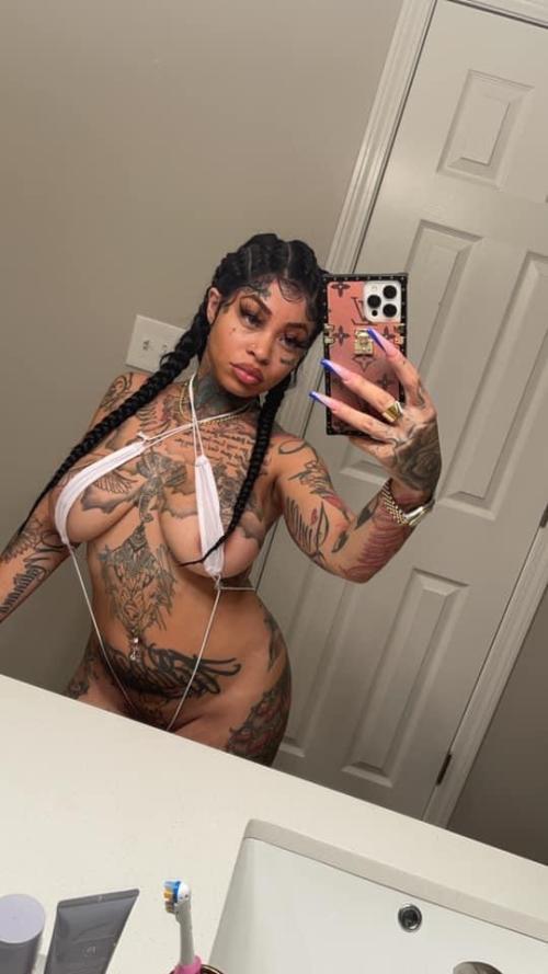 I’m down for nudes videos and live cam sex videos call, if you are interested, hit me up on my snap @ a_cynthia237619