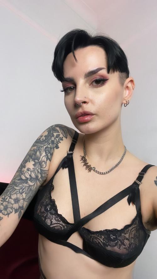 Hello simps it’s mistress Kim