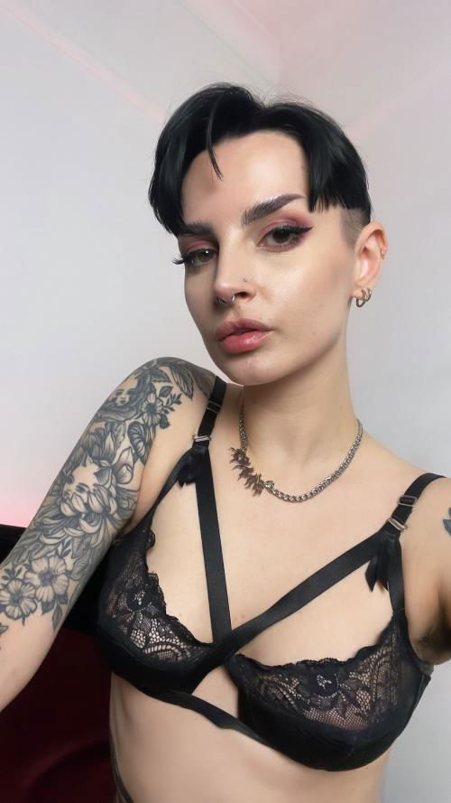 Hello simps it’s mistress Kim