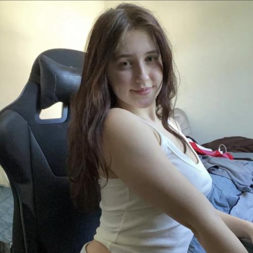 hwhwbwbwb's snapchat photo - slut, nude, sex