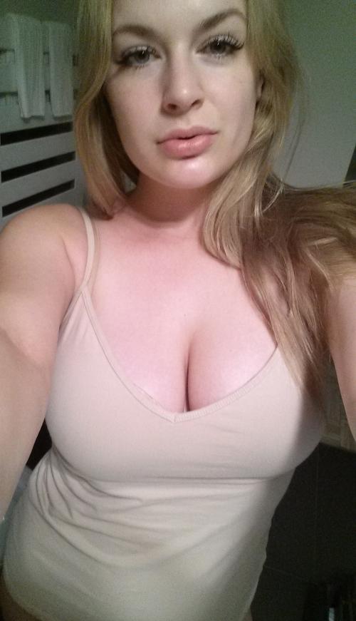 I’m down for hookup And I’m kind of real fun.I’m freaky and very nasty on bed and all styles HMU
