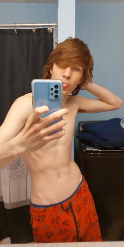 noah's snapchat photo - horny, Selfie