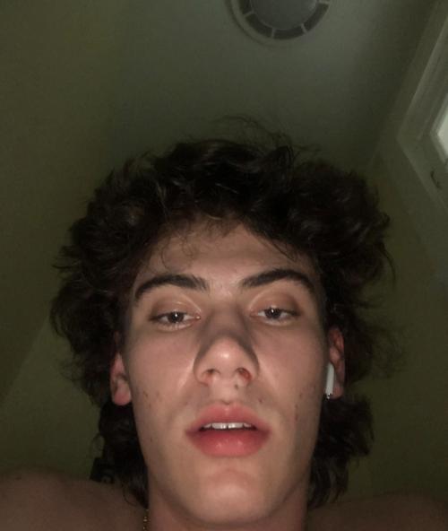 20yr old male looking to trade, snapchat ed_ward975