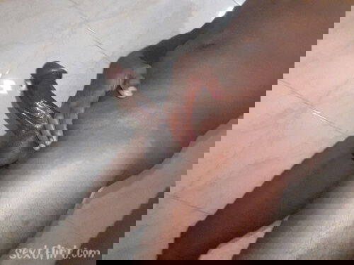 Girls snap me to get wet