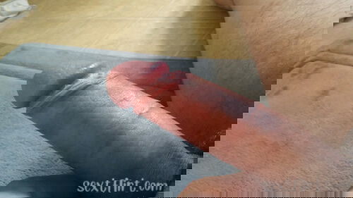 Horny, looking to trade nudes w/ f