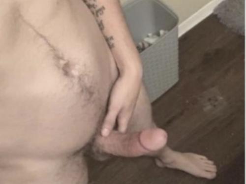 I’m horny and my cock is really hard and it’s needs a women to make it happen and in turn it will make u happy