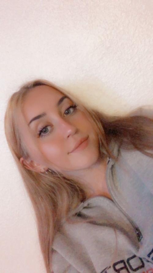 Looking for someone to hurny add my snap emily70807