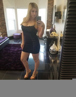 sofiyawalker8's kik gallery - boobs, blowjob, fuck, Nudes, Topless, Curvy, Blonde, Selfie (1/4)