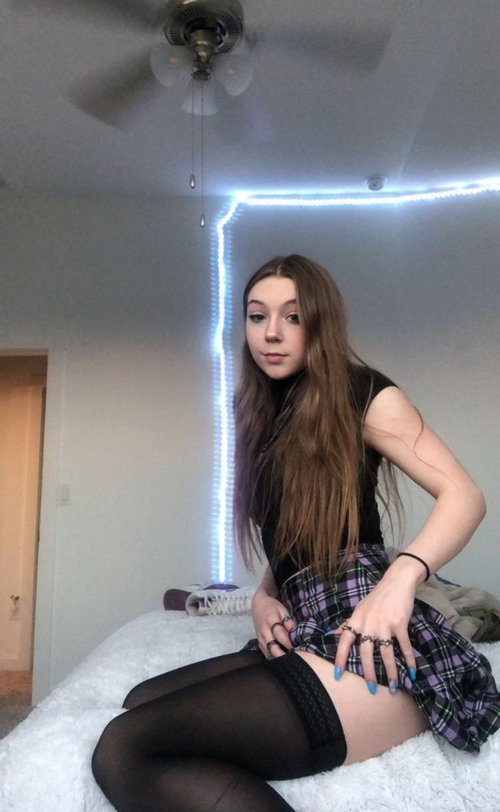 sopia20's telegram gallery - Topless, Thong, Brunette, Selfie (2/3)