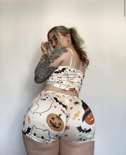 m_michiee227's tiktok photo - horny, pussy, babe