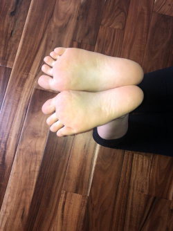 danilee2O23's kik photo - slut, nude, porn, Feet, Selfie