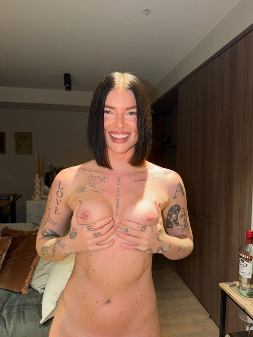 t.me/bethany69's telegram gallery - Topless, Brunette, Selfie, Tattoo (3/3)
