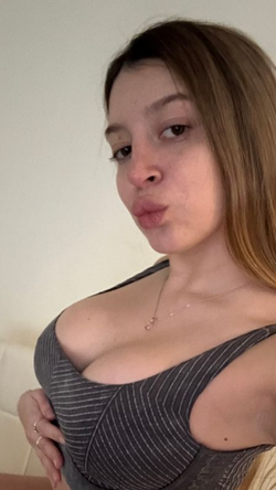 Trinity03's snapchat gallery - Curvy, Big Boobs, Blonde, Redhead, Brunette, Selfie (1/3)