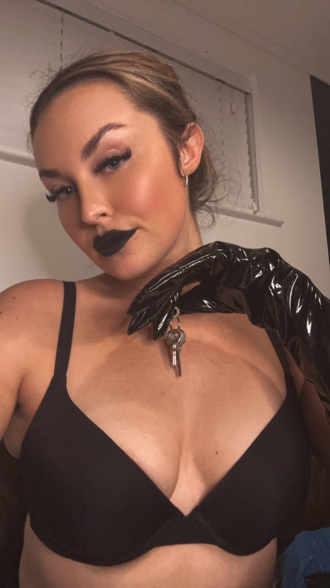 Serve me submissive/slave/sissy sluts. Inbox here telegram: @annecarey